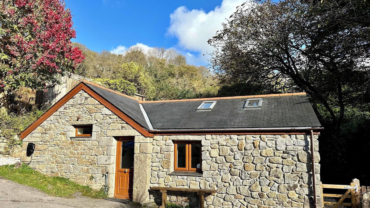 Helston Cottage | HARVEY'S HOUSE, family friendly, with hot tub in Helston