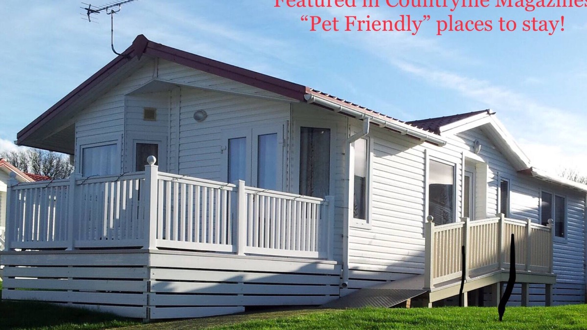 Bembridge Cabin | Harvey’s Hideaway Lodge - 6Berth(Superior), Child & Pet Friendly, Private Beach