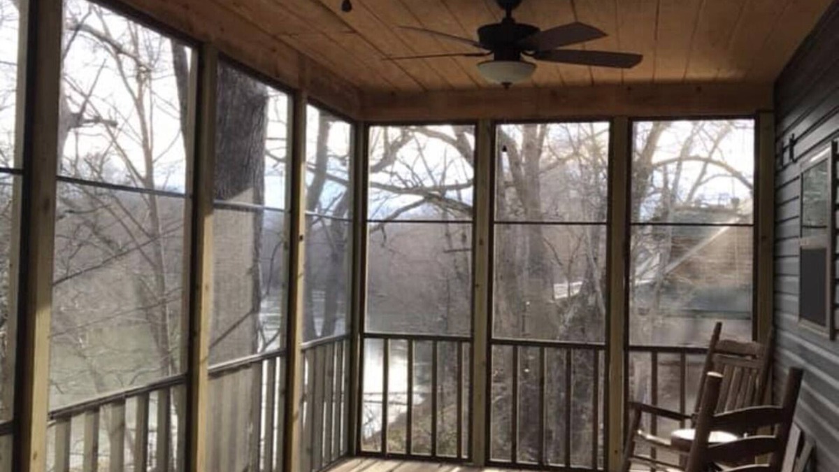 Pangburn Cabin | Harvey’s Hideaway Riverfront Cabin