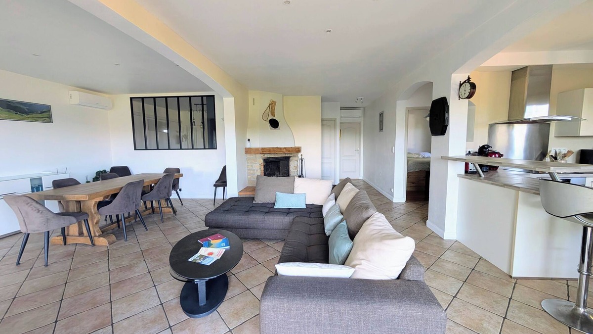 Hasparren Apartment | Hasparren, family apartment 118m², garden and view, sleeps 6.