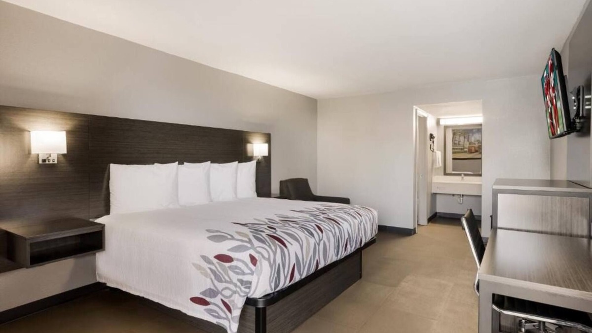 Alexandria Hotel | Hassle-Free Accommodation with Free Parking, Pets are Welcome!