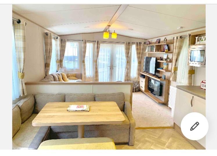 St Leonards-On-Sea Apartment | Hastings Holiday Home at Fairlight Lodge Beauport Holiday Park