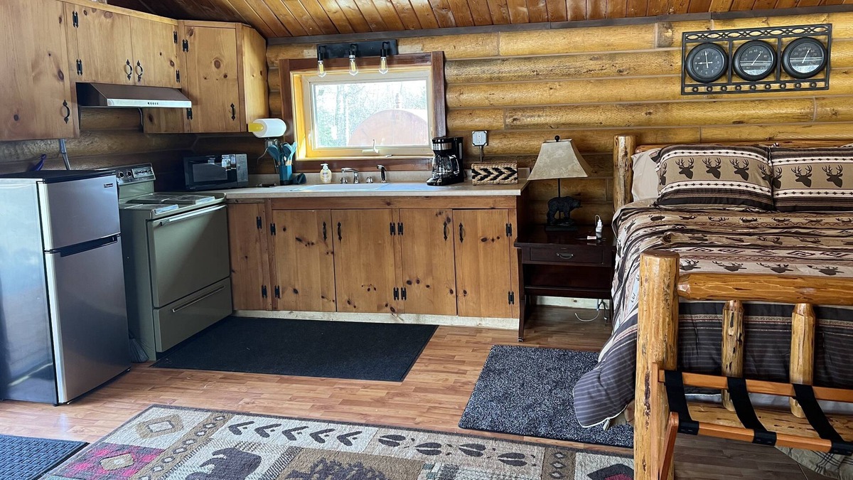 Fishhook Cabin | Hatcher Pass Bear Den Cabin