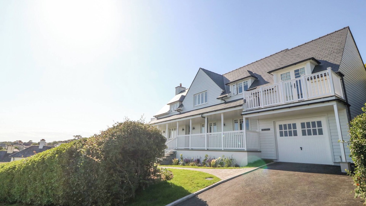 Criccieth House | HAUL A GWYNT, family friendly, luxury holiday cottage in Criccieth