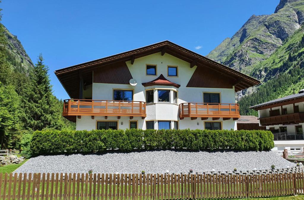Sankt Leonhard im Pitztal Apartment | Haus Bergheimat