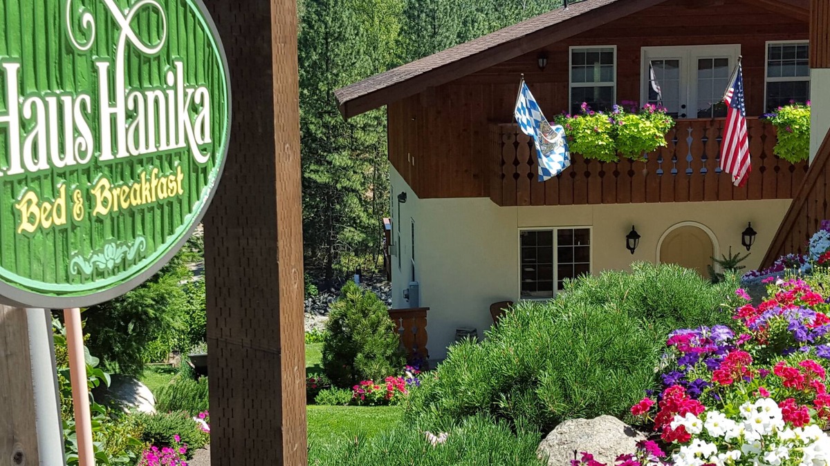 Leavenworth Ski Chalet | Haus Hanika B&B -The Alpine Suite on the River and private 2 person Hot Tub
