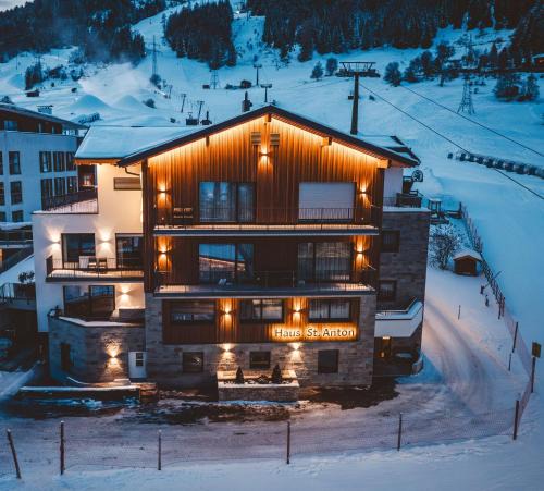 Sankt Anton am Arlberg Apartment | Haus St Anton - SKI IN SKI OUT