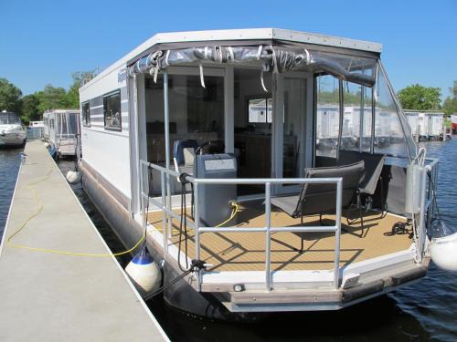 Oberhavel Boat Rental | Hausboot MAX by fewo-plan HENN101