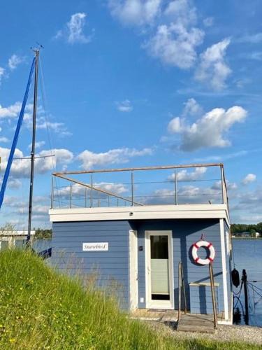 Luebeck Apartment | Hausboot "Snowbird"