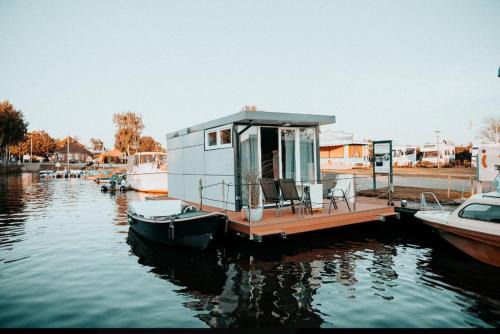 Grosefehn Boat Rental | Hausboot Urlaub in Ostfriesland auf der Waterhome 1