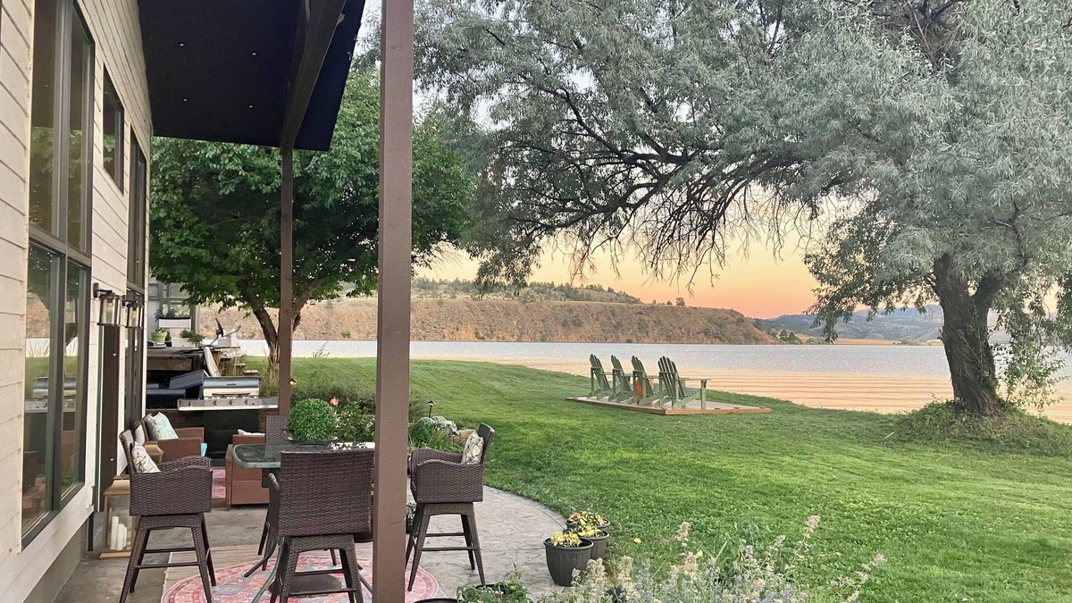 Helena House | Hauser Lake Waterfront-Direct access and amazing VIEWS