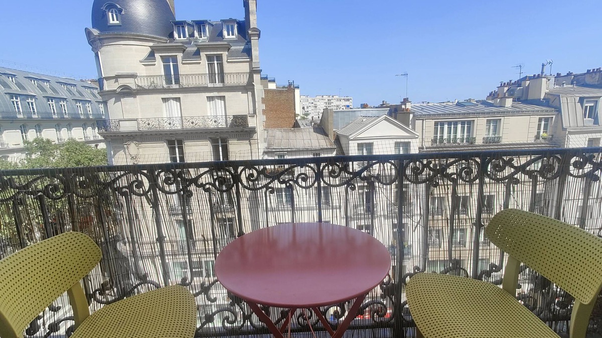 Quartier de la Roquette Apartment | Haussmann-style apartment with balcony, next to Place de la Bastille.