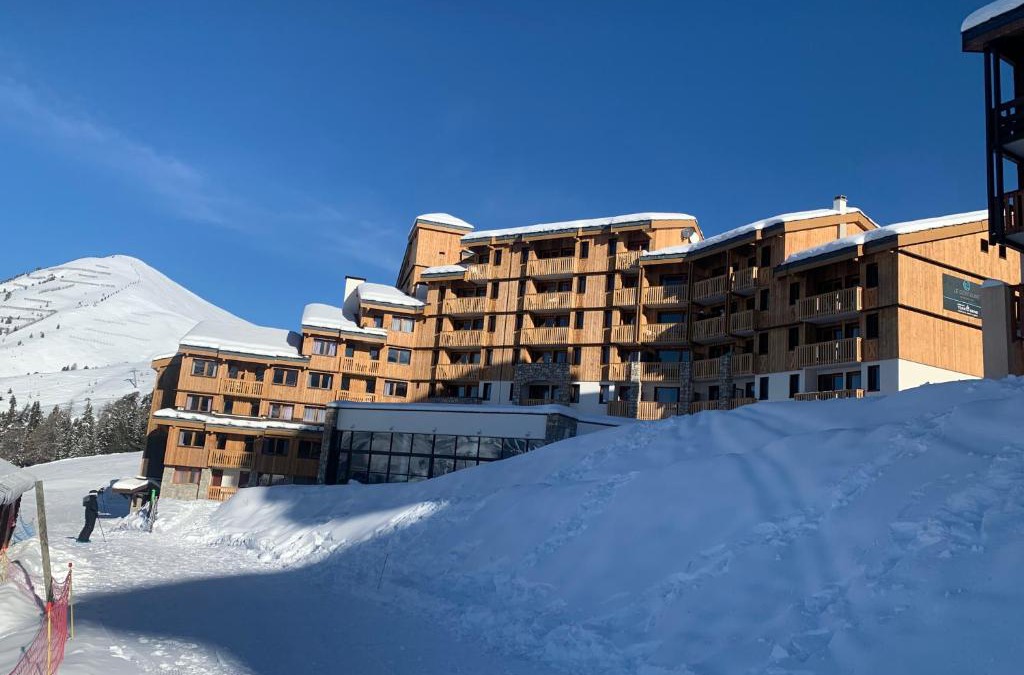 Belle Plagne Apartment | Haut Belle Plagne, vue montagnes, au pied des pistes, proche de l'ESF & espace piscine inclus