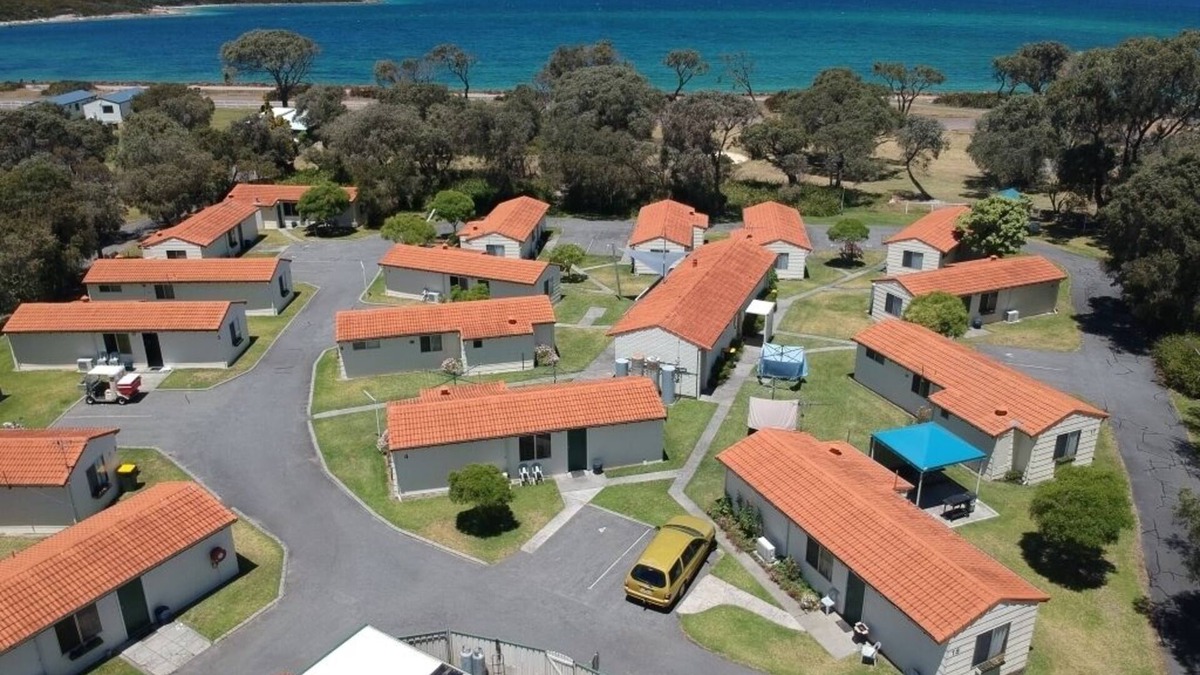 Emu Point Ski Chalet | Havana Villas 2 x Double Beds