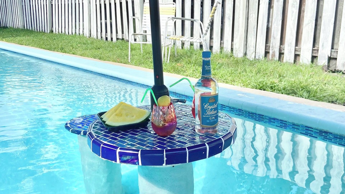 Sunrise House | Have a great relaxing time with the whole family in this pool getaway!