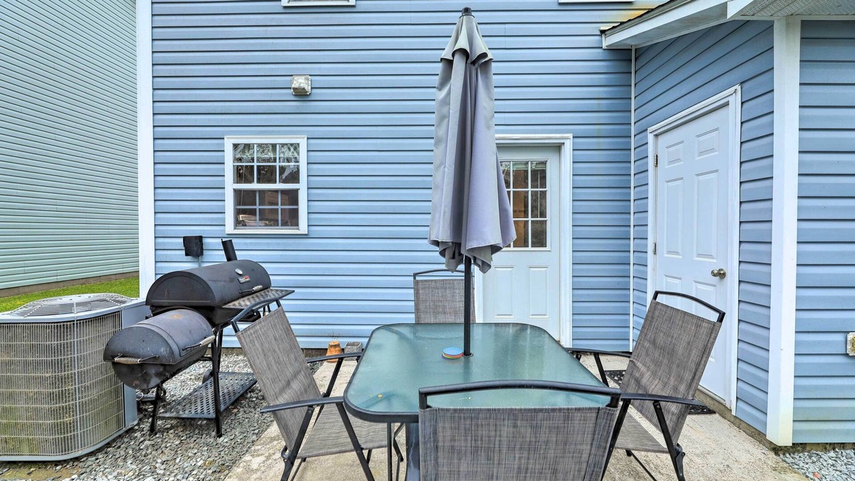Craven County House | Havelock Townhome w/ Patio ~ 8 Miles to River