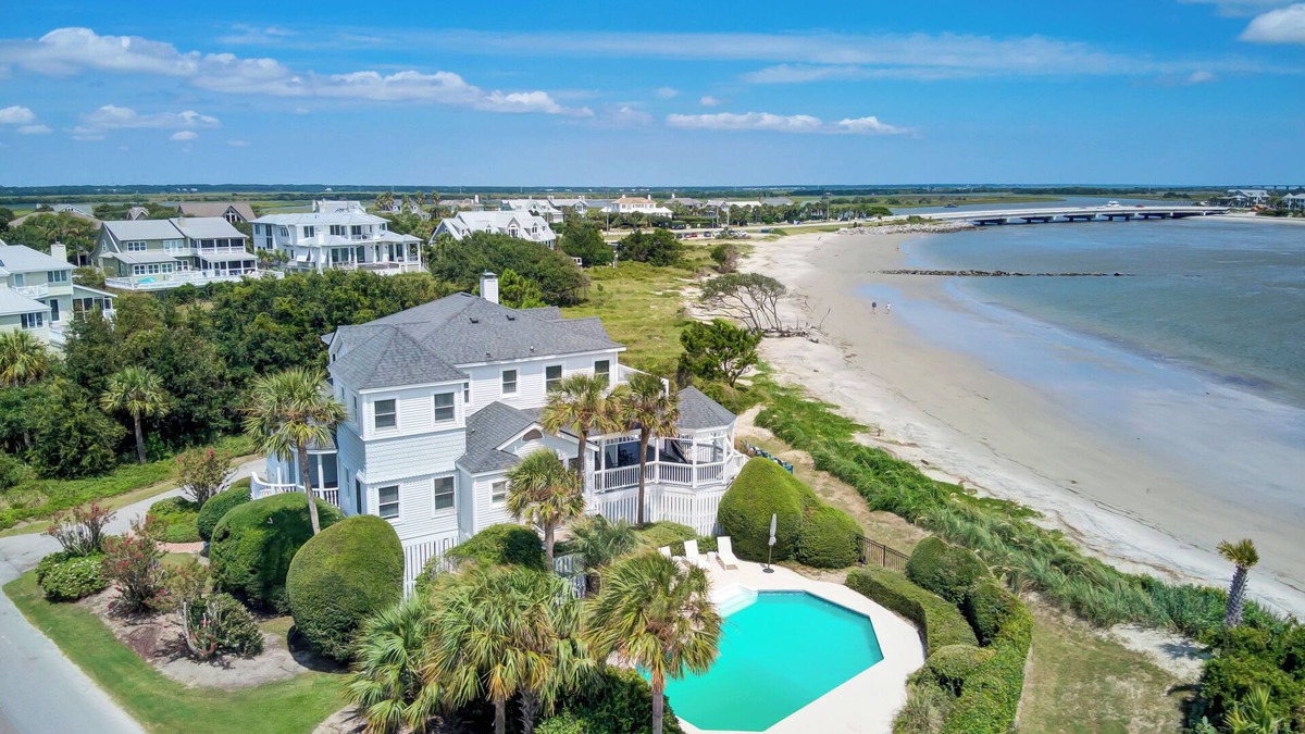Sullivan's Island Villa | Haven by AvantStay | Luxury Beachfront Home w/Pool & Gorgeous Patios
