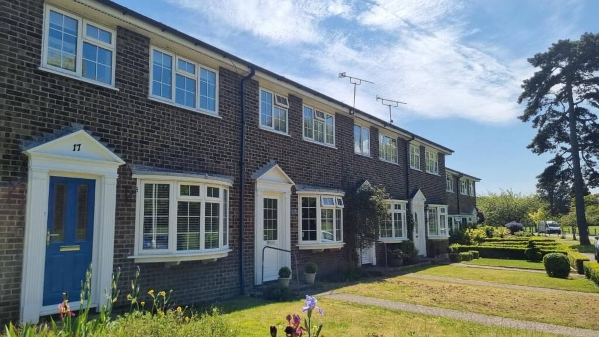 Deal House | Haven Cottage, Walmer - overlooks park, close to beach & promenade