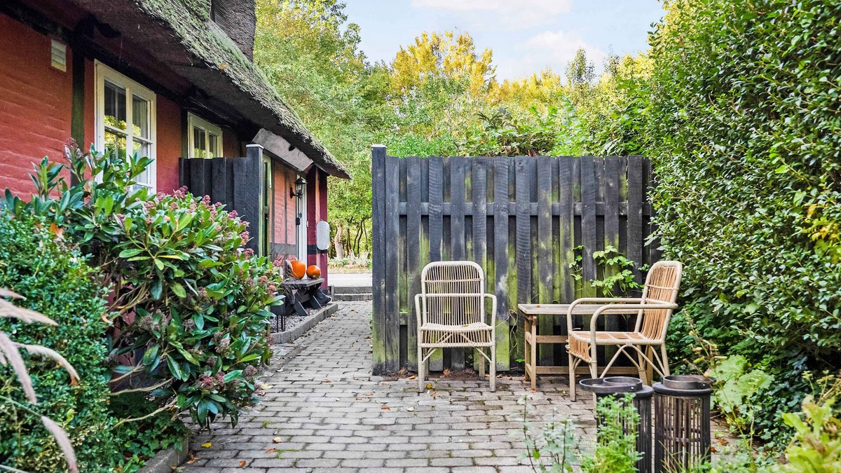 Faldsled Apartment | Haven in village by water and famed inn