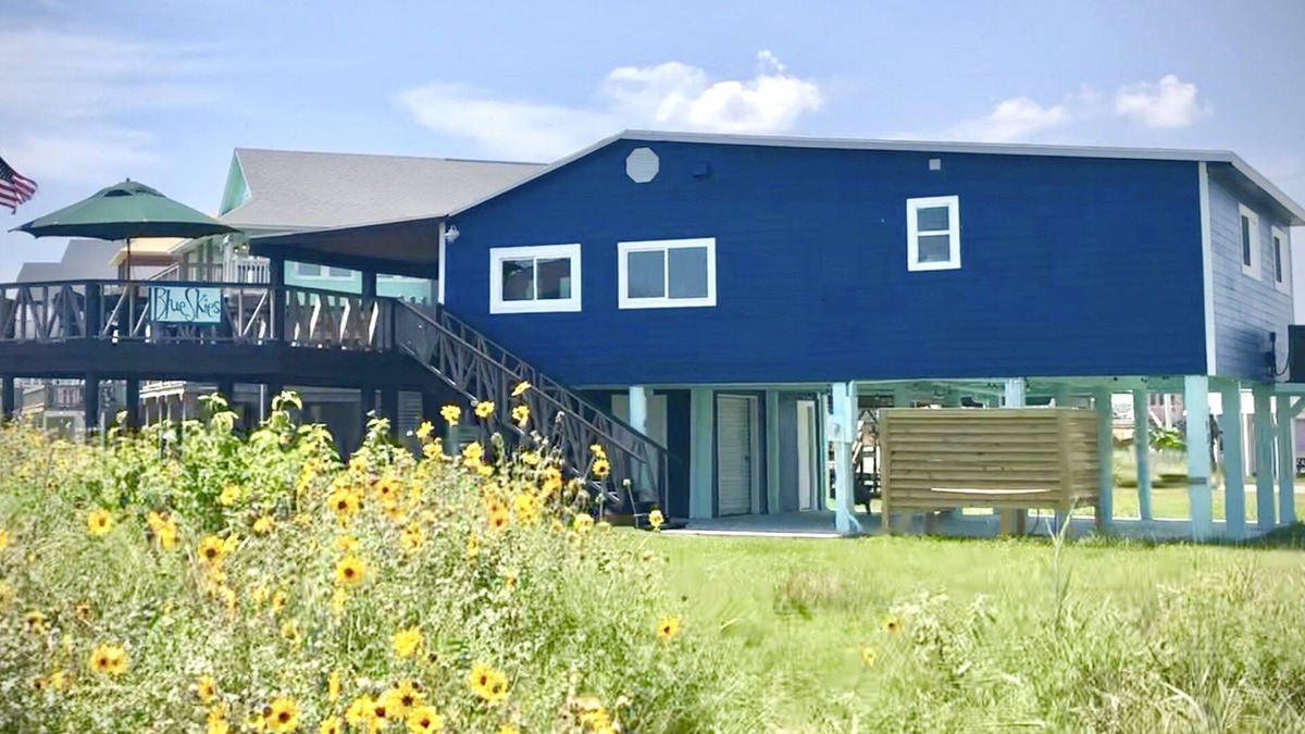 Surfside Beach House | Haven | Steps to Beach | Large Deck | Pet Friendly