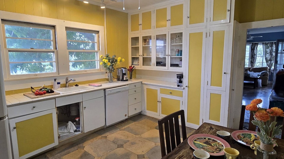 Diamond Head - Kapahulu - St. Louis Cottage | Hawaiian Historic Cottage near Diamond Head and Monserrat