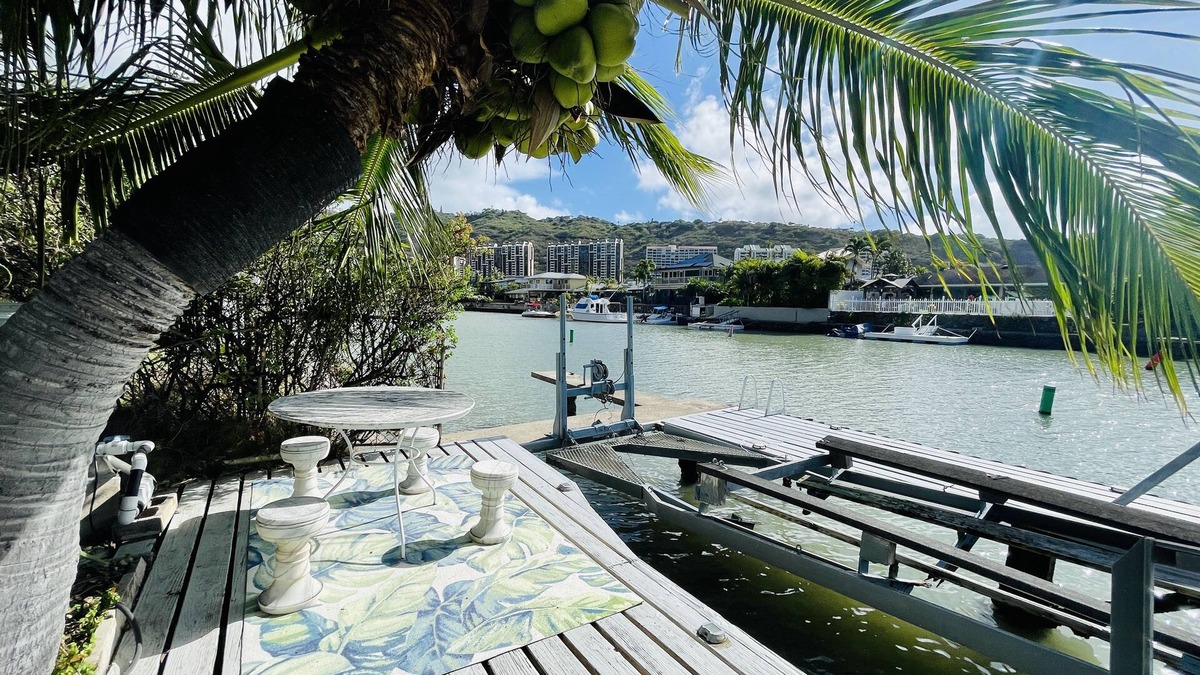 Hawaii Kai House | Hawaiian Waterfront Home with Private Swimming Pool and Mountain Views