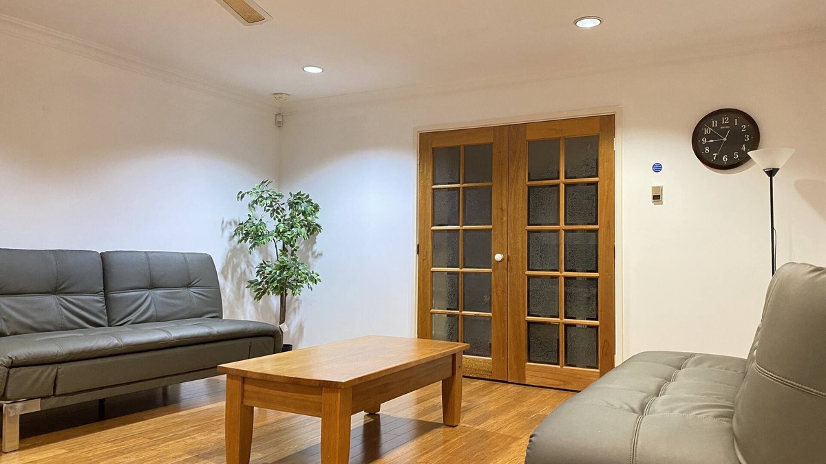 Hawker House | Hawker 4BR House(Air-Con, WiFi, Netflix, Parking)