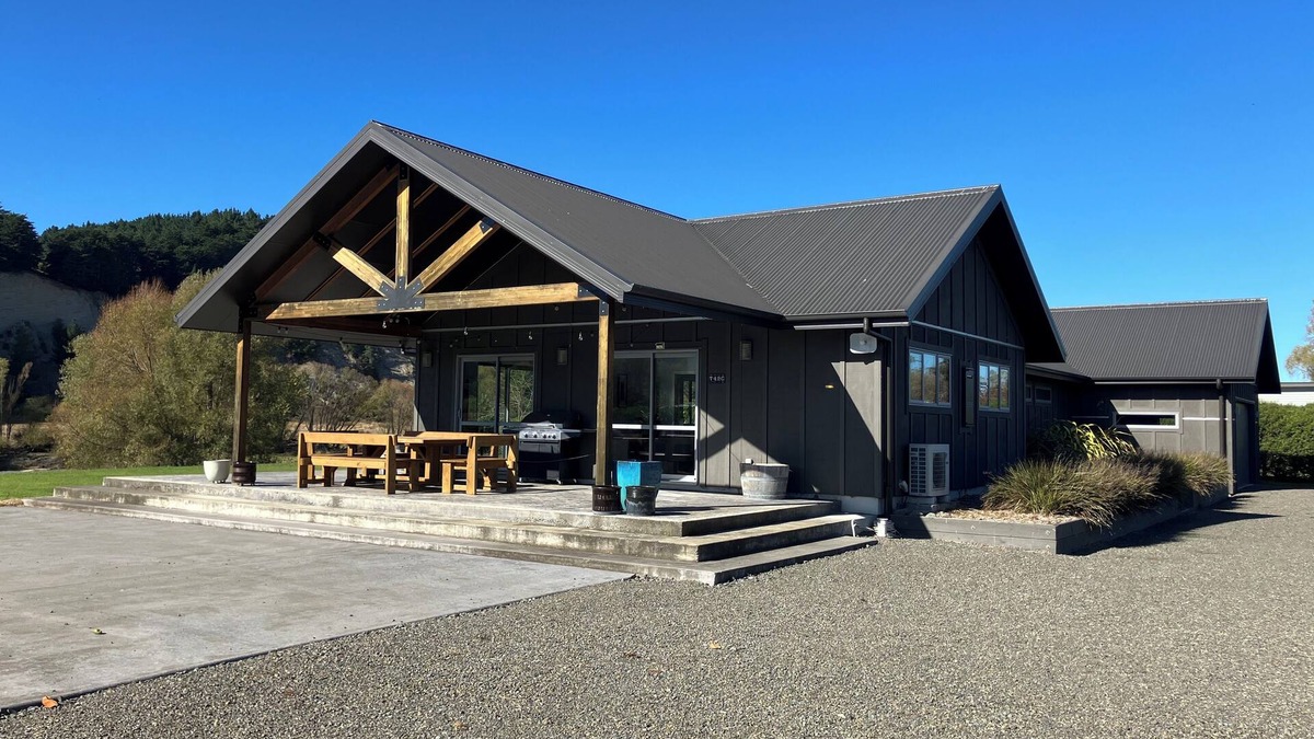 Otane House | Hawkes Bay Riverside Peaceful Paradise