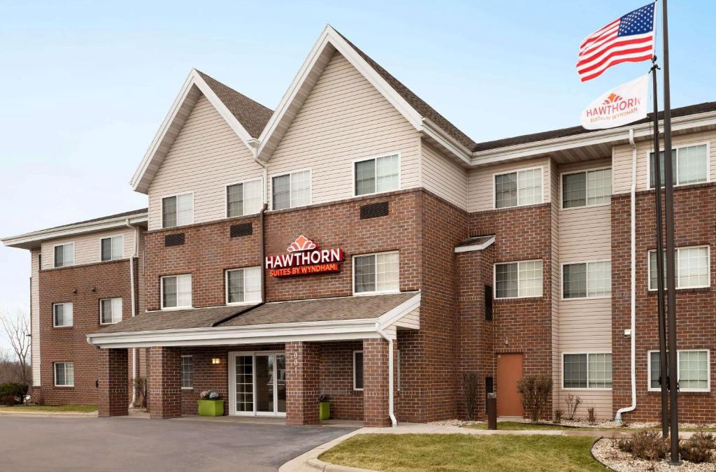 Oak Creek Hotel | Hawthorn Extended Stay by Wyndham Milwaukee Airport