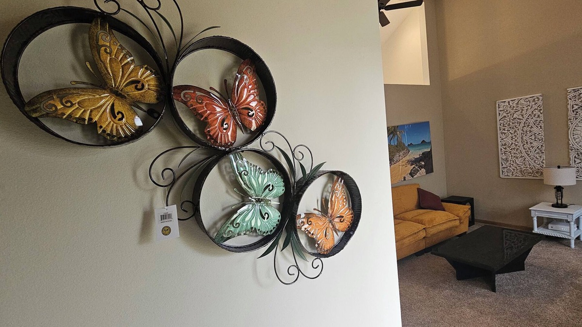 West Des Moines Bed & Breakfast | Hawthorne Hideaway is a Charming 3-bedrm bed & breakfast in West DSM with WiFi