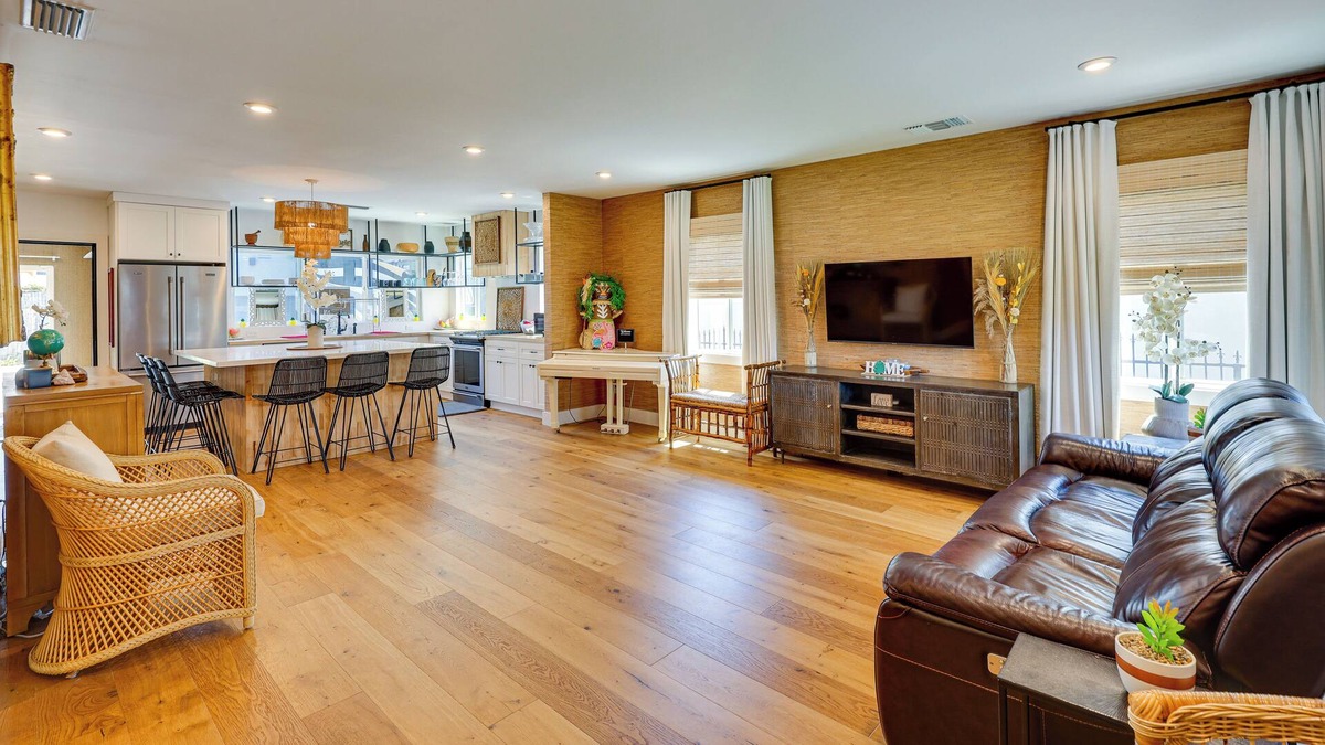 Hawthorne House | Hawthorne Home w/ Covered Patio & Basketball Court