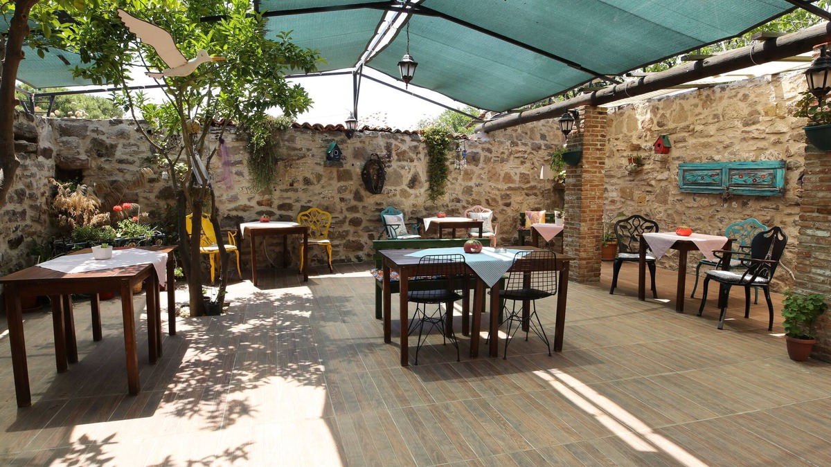 Ayvalik Hotel | Hayat Alti Otel
