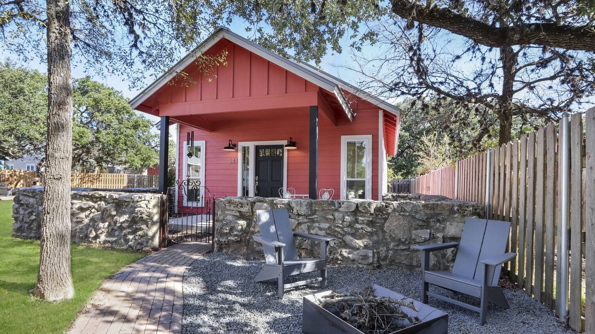 Dripping Springs House | Haydon Cottage I Romantic, Dripping Springs