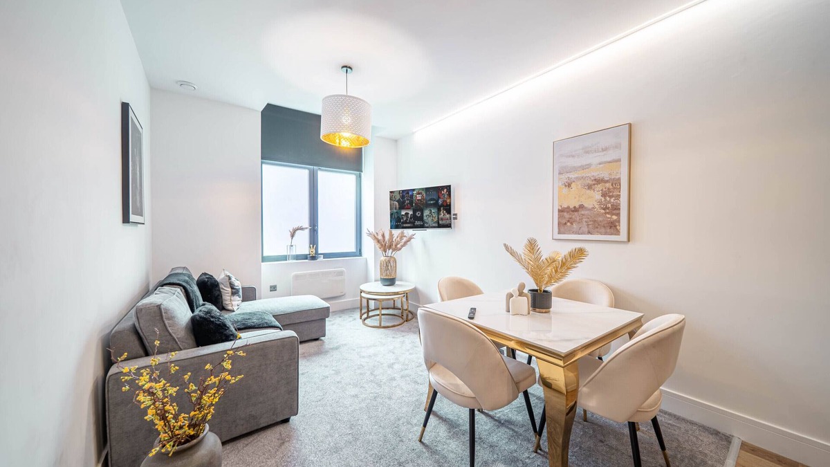 Ainley Top Apartment | Hayy ApartHotels Stanley Mill Luxury Retreat