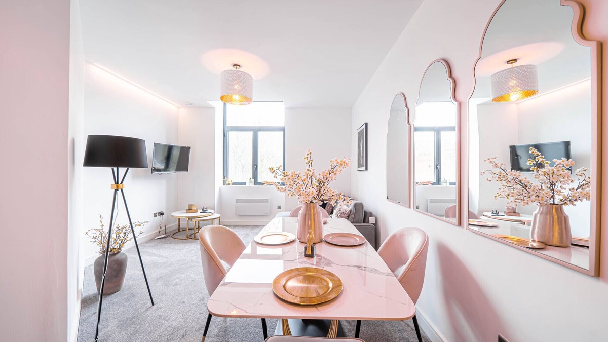 Ainley Top Apartment | Hayy ApartHotels Stanley Mill Stylish Retreat