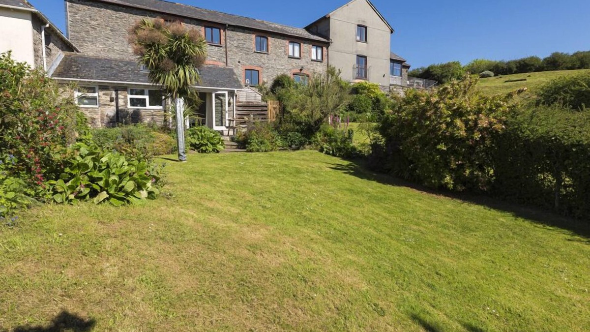 Bolberry Cottage | HAZEL COTTAGE, pet friendly, with a garden in Malborough