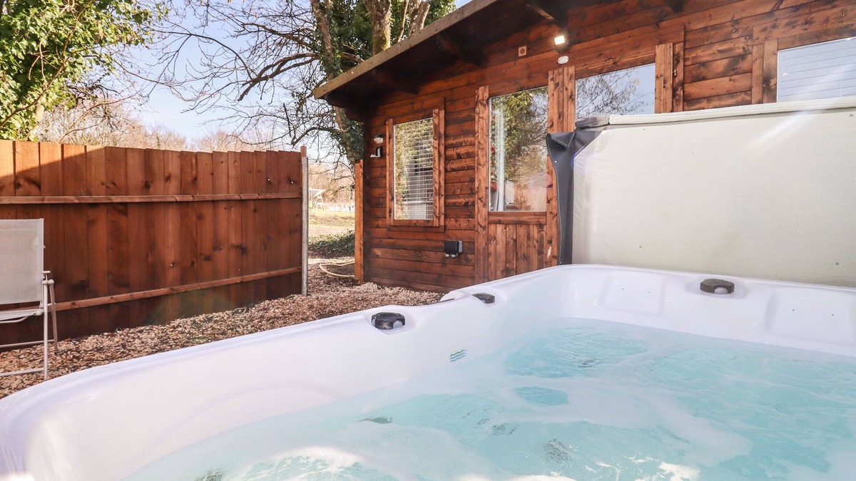Blandford Saint Mary Cottage | HAZEL, pet friendly, character holiday cottage in Blandford Forum