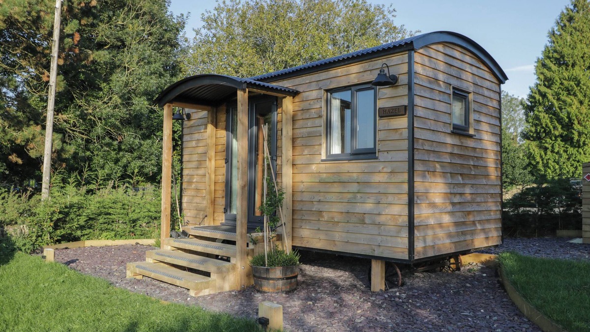Kemble Cottage | HAZEL, pet friendly, with a garden in Kemble