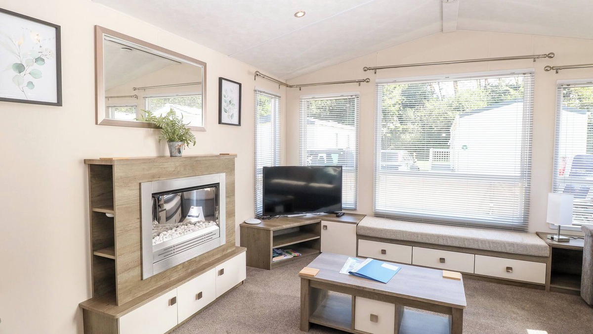Hopton Cottage | Hazell Thorne Hideaway