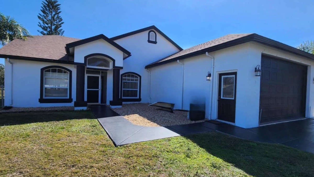 River Ranch House | Hazen House at River Ranch! Gorgeous Water Views! Sleeps 8!