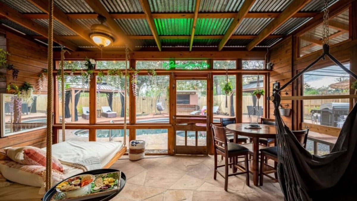 Westbury House | HB- Chic 4BR Retreat Tulum Style Pool & Jacuzzi