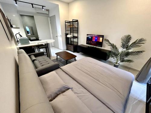 Bukit Indah Apartment | HCK14 A Sky Tree Dualkey Bukit Indah Aeon Legoland
