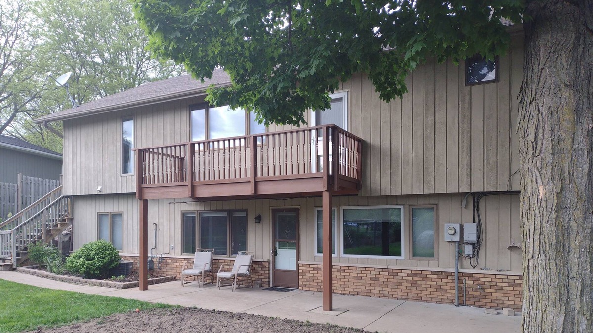 Baraboo House | Healthcare Workers!! 2 BR 1 Ba Lower Level Suite, Private Backyard.