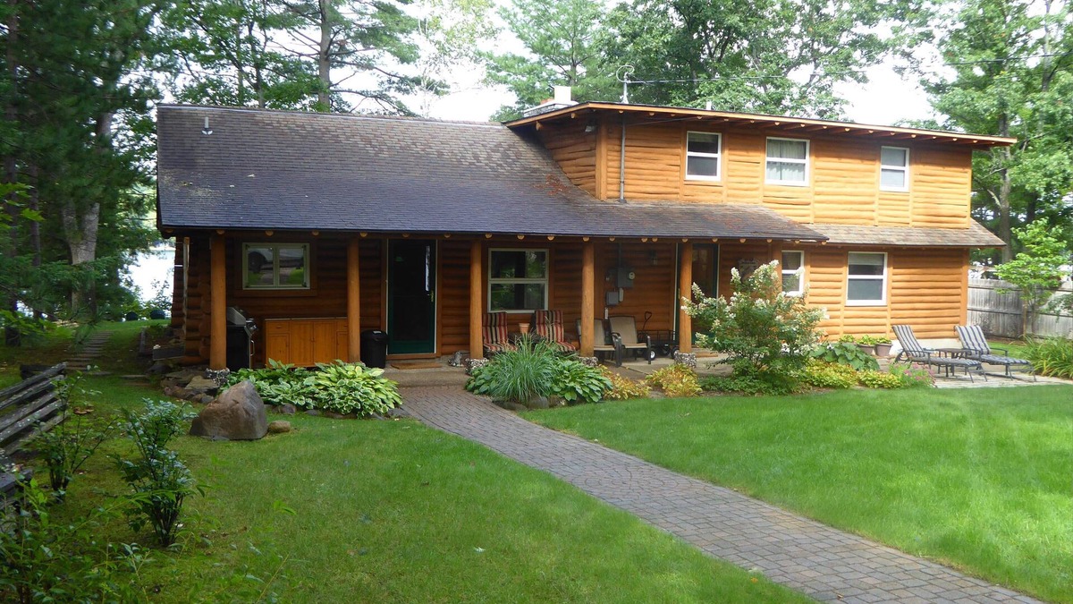 Gaylord Cottage | Heart Lake Log Home, 4 BOATS, Sandy Lake; Family Vacation. SPECIAL RATES 8/14-23