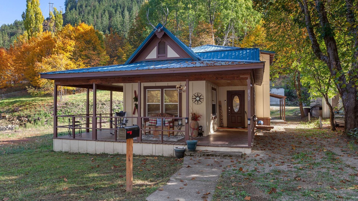 Kellogg House | Heart of all season activities Skiing, Biking, Swimming. 🚴🏼♀️🏊🚠⛷️🎣