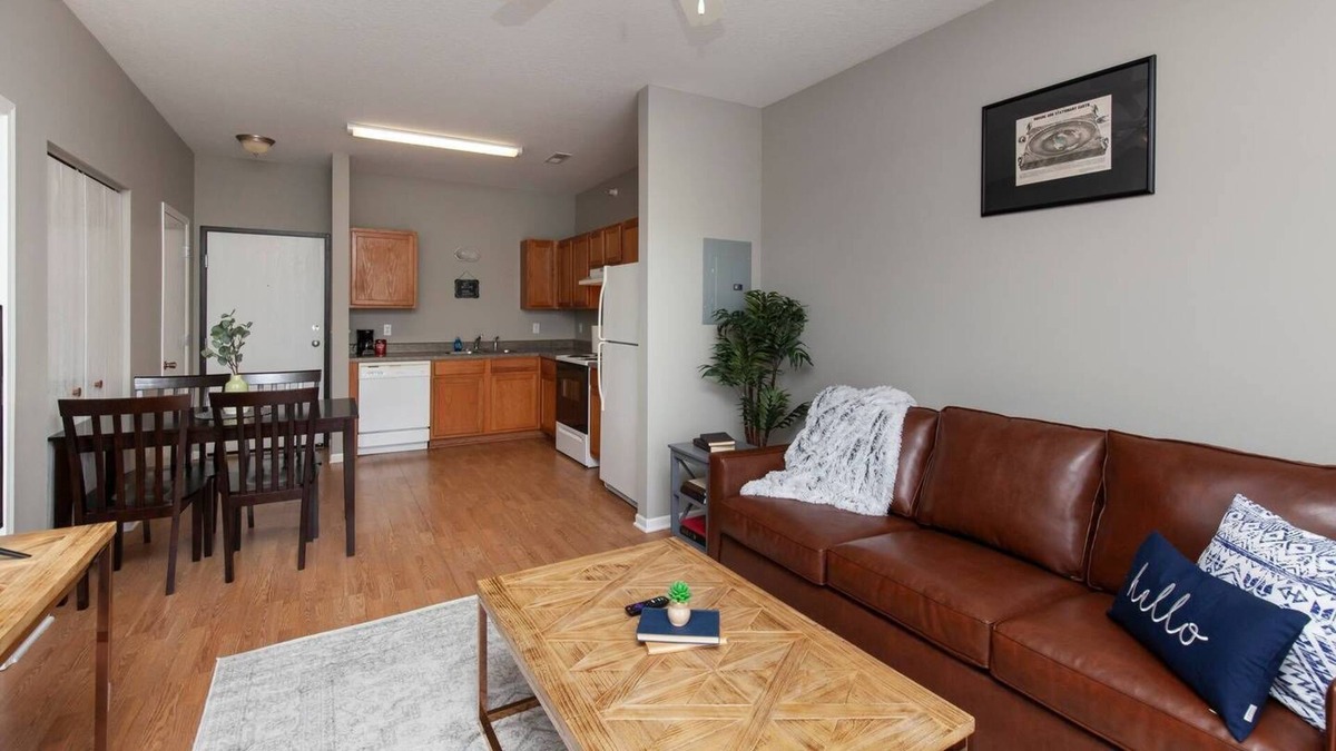 Ames Apartment | Heart of Ames Flat w/ Fully-Equipped Kitchen