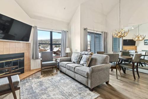 Historic District House | Heart of Breck Condo with Loft Breathtaking Views