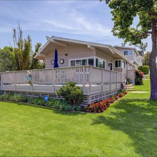 Corona del Mar House | Heart of Corona Del Mar 2 Bed 2 bath gem HUGE Patio and Front yard