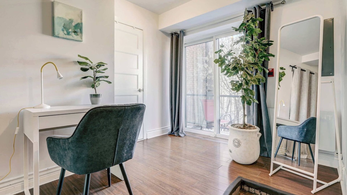 Plateau Mont Royal Apartment | Heart of Culture, Dining, WiFi, Prime Stay