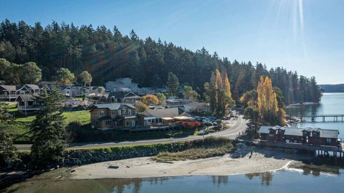 Deer Harbor House | Heart of Deer Harbor - Harbormaster House